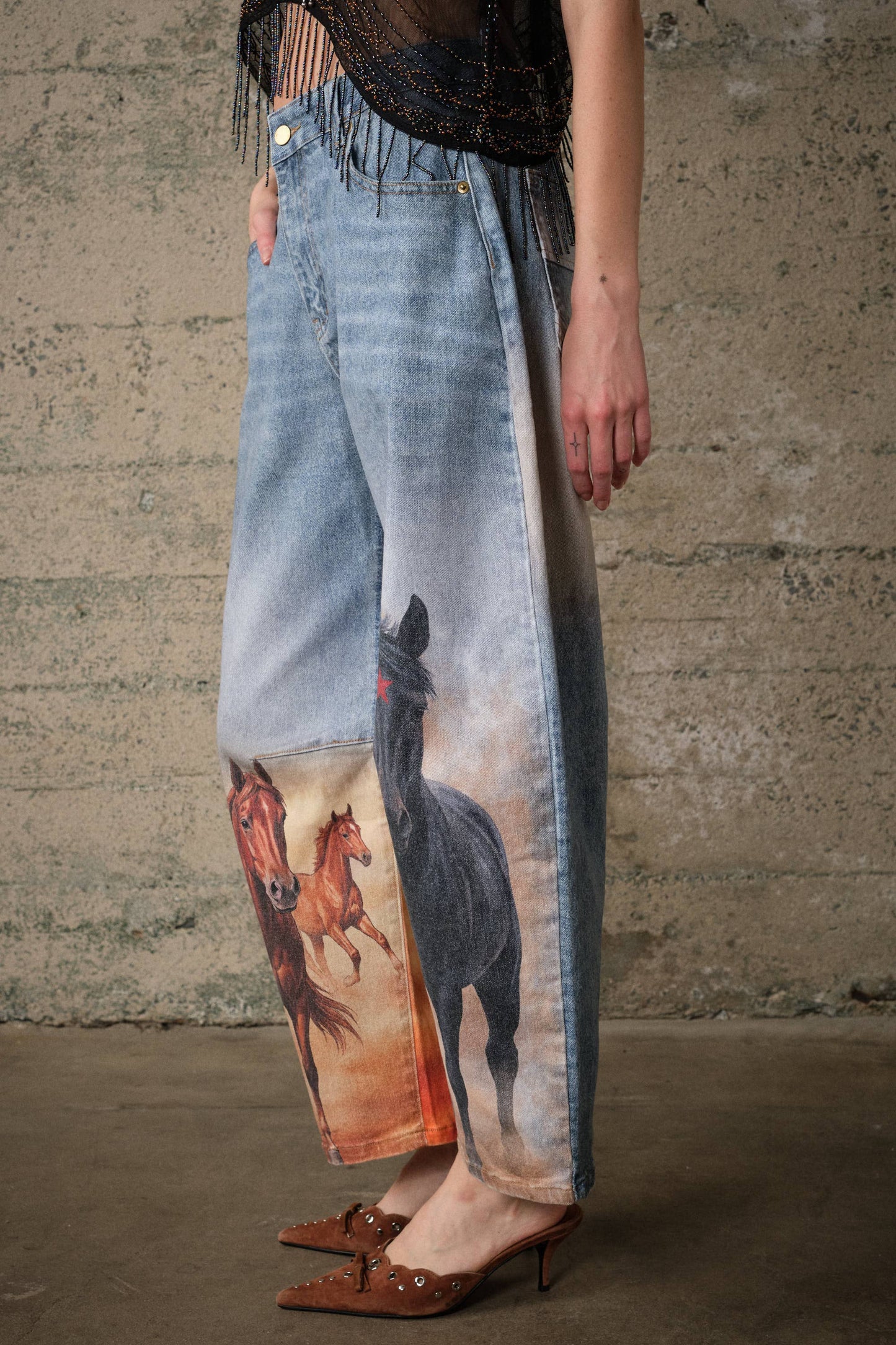 60004P Horse Printed Barrel Leg Denim Pants: DENIM / S-M-L (2-2-2)