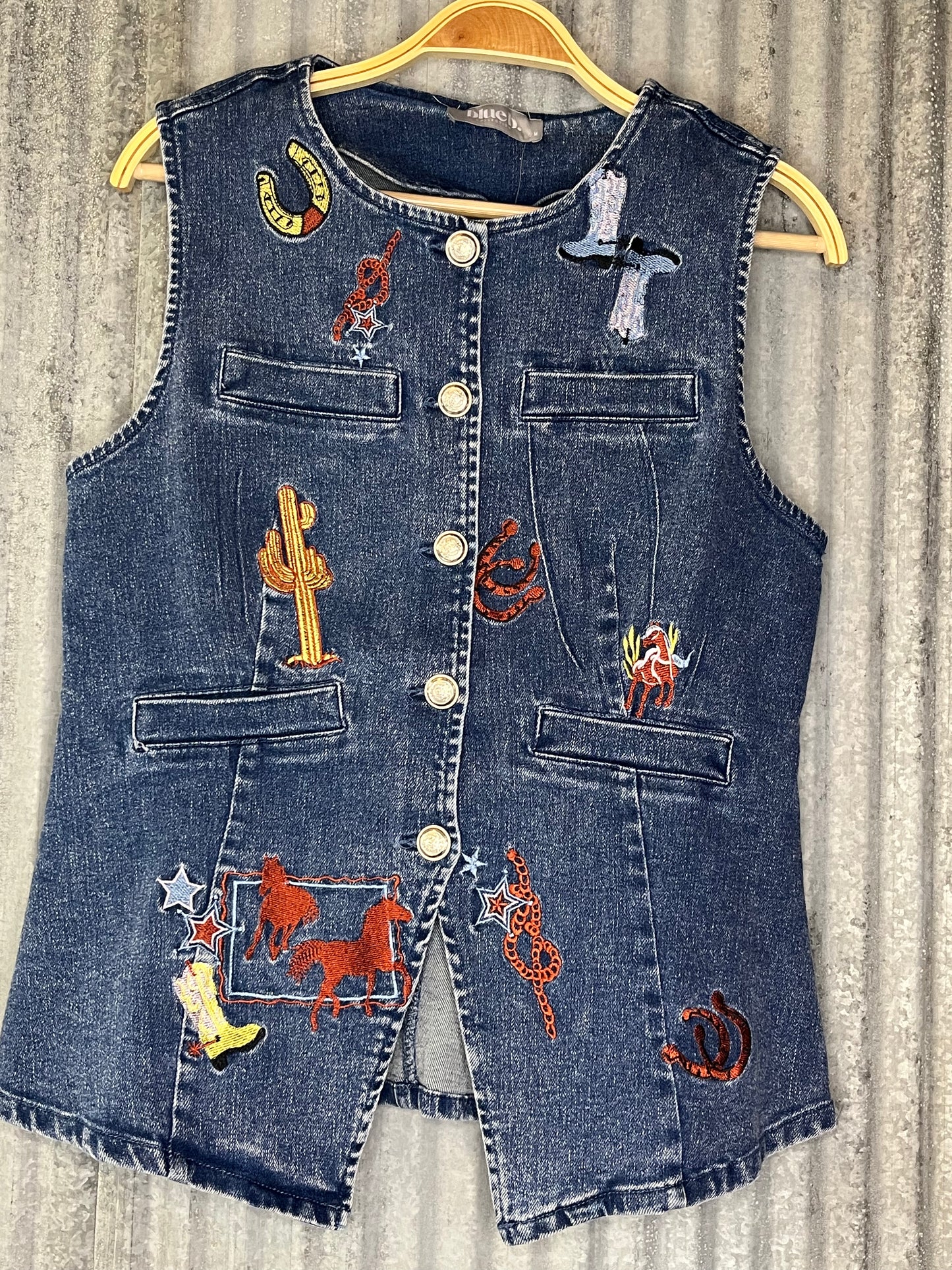 THE MESA VEST