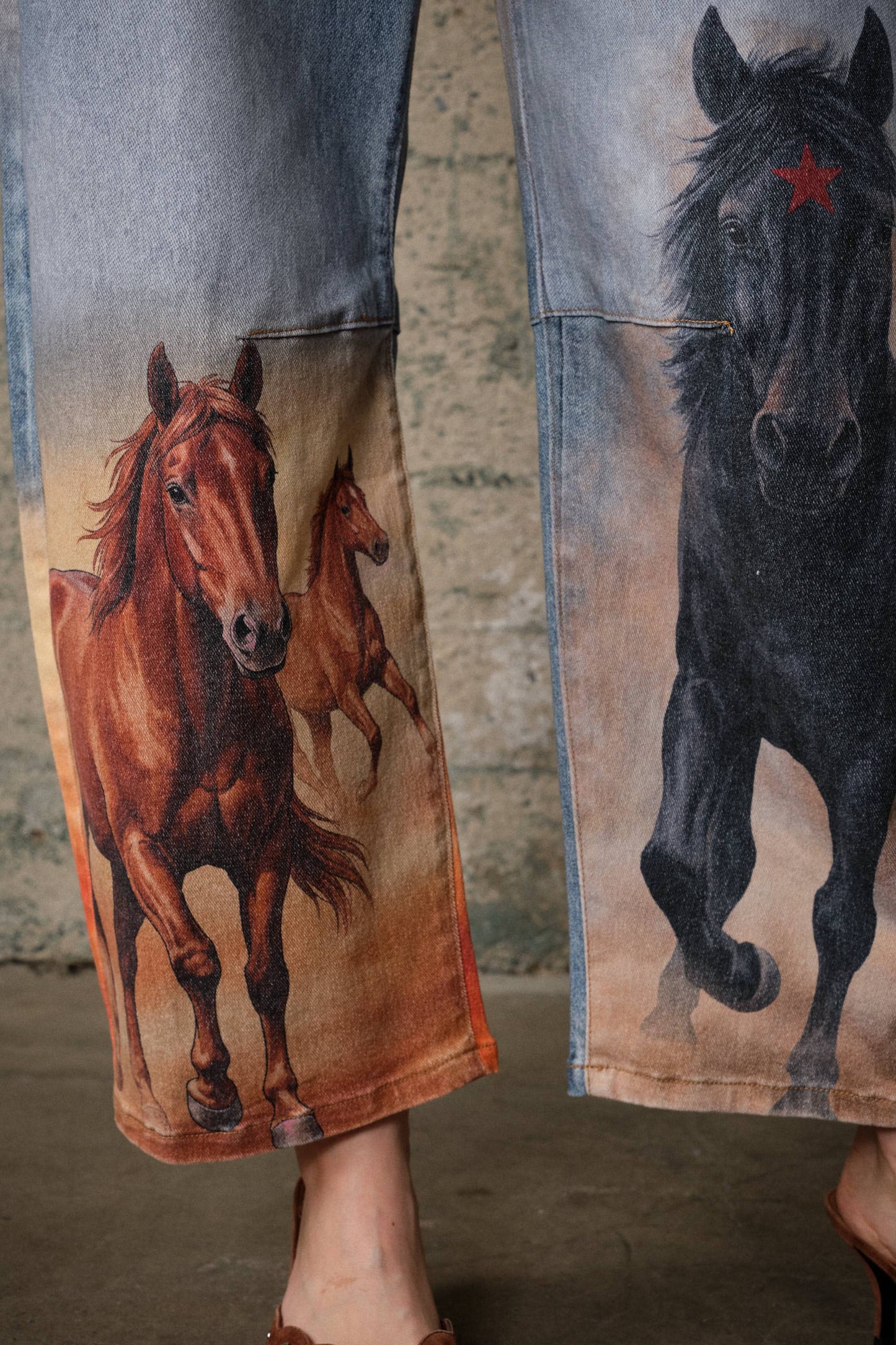 60004P Horse Printed Barrel Leg Denim Pants: DENIM / S-M-L (2-2-2)